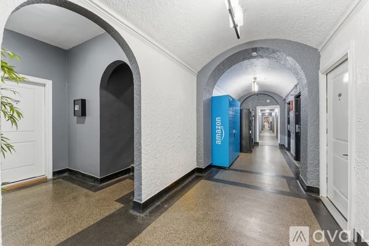 Chicago Apartment: 1608 W Sherwin Ave