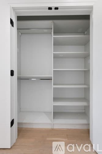 Chicago Apartment: 7729 N Eastlake Terrace