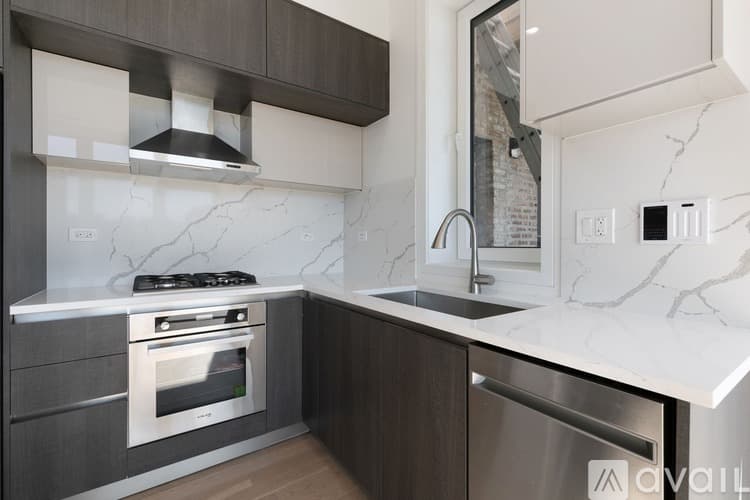 Chicago Apartment: 7729 N Eastlake Terrace