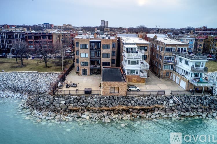 Chicago Apartment: 7729 N Eastlake Terrace