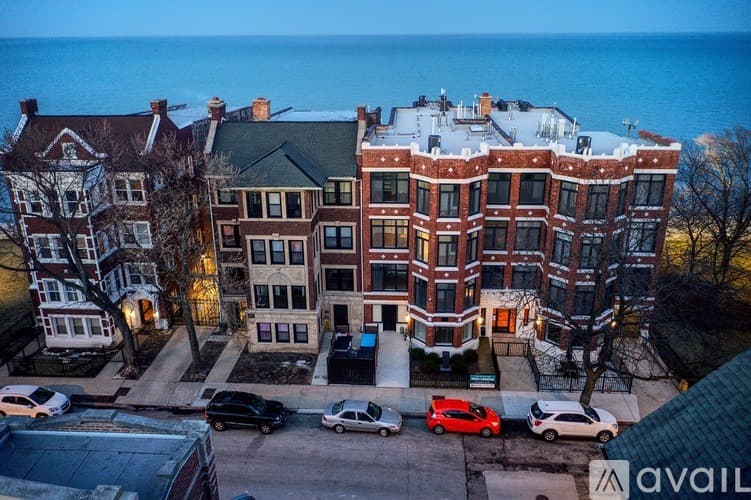 Chicago Apartment: 7729 N Eastlake Terrace