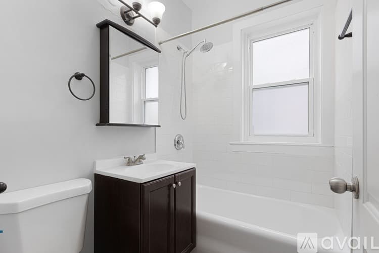 Chicago Apartment: 1100 W Glenlake Ave