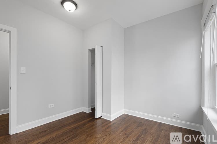 Chicago Apartment: 1100 W Glenlake Ave