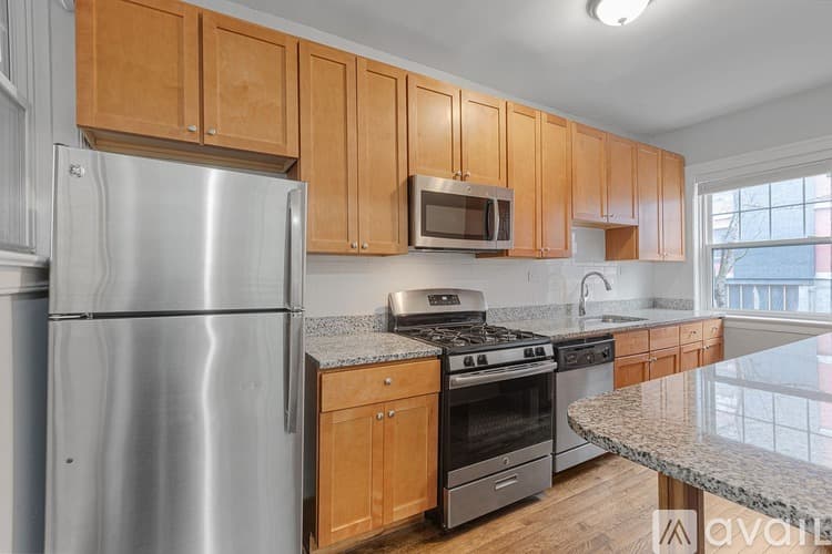 Chicago Apartment: 1100 W Glenlake Ave