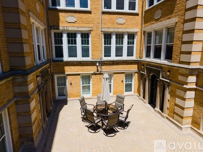 Chicago Apartment: 1100 W Glenlake Ave