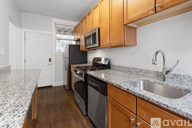 Chicago Apartment: 1100 W Glenlake Ave