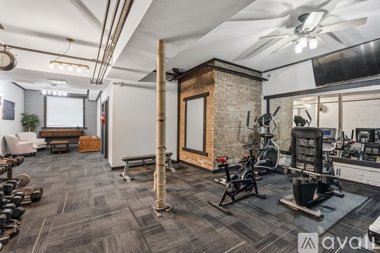 Chicago Apartment: 1100 W Glenlake Ave