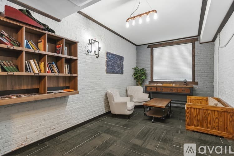 Chicago Apartment: 1100 W Glenlake Ave