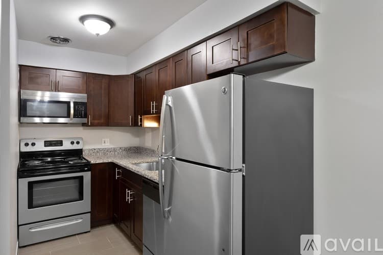 Chicago Apartment: 6001 N Kenmore Ave
