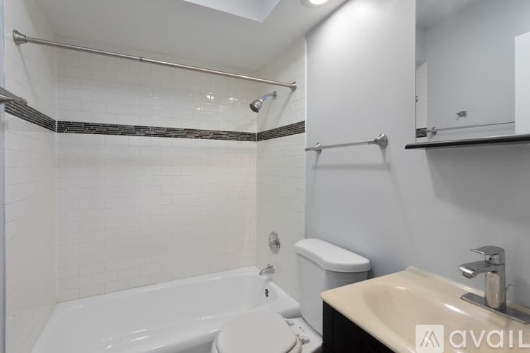 Chicago Apartment: 6001 N Kenmore Ave