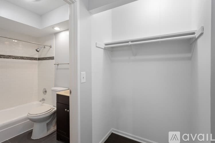 Chicago Apartment: 6001 N Kenmore Ave