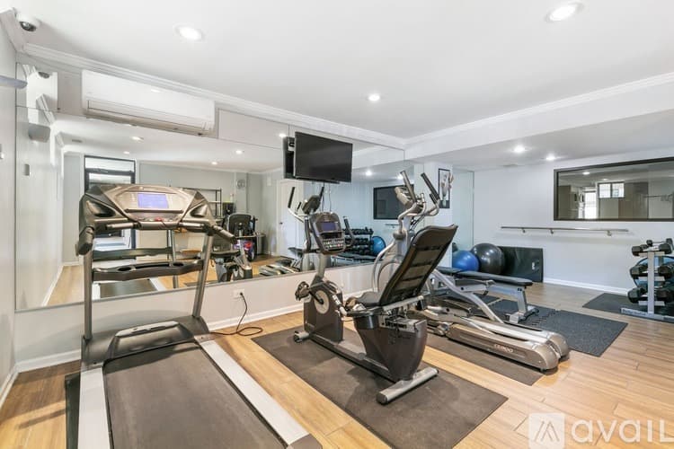 Chicago Apartment: 6001 N Kenmore Ave