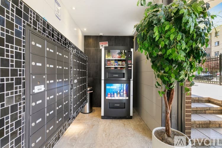 Chicago Apartment: 6001 N Kenmore Ave