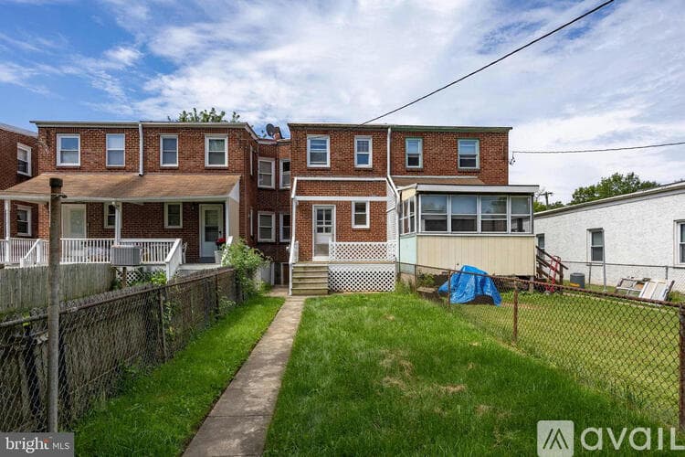 Downingtown Townhome: 337 Stuart Ave
