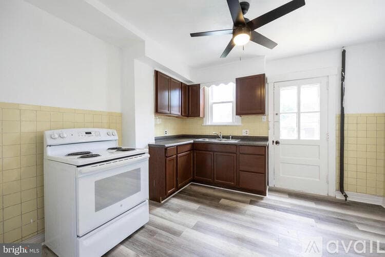 Downingtown Townhome: 337 Stuart Ave