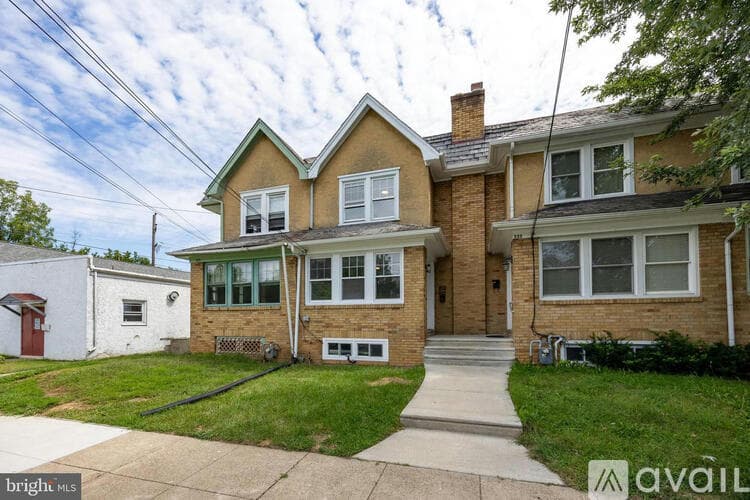 Downingtown Townhome: 337 Stuart Ave