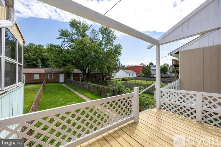 Downingtown Townhome: 337 Stuart Ave