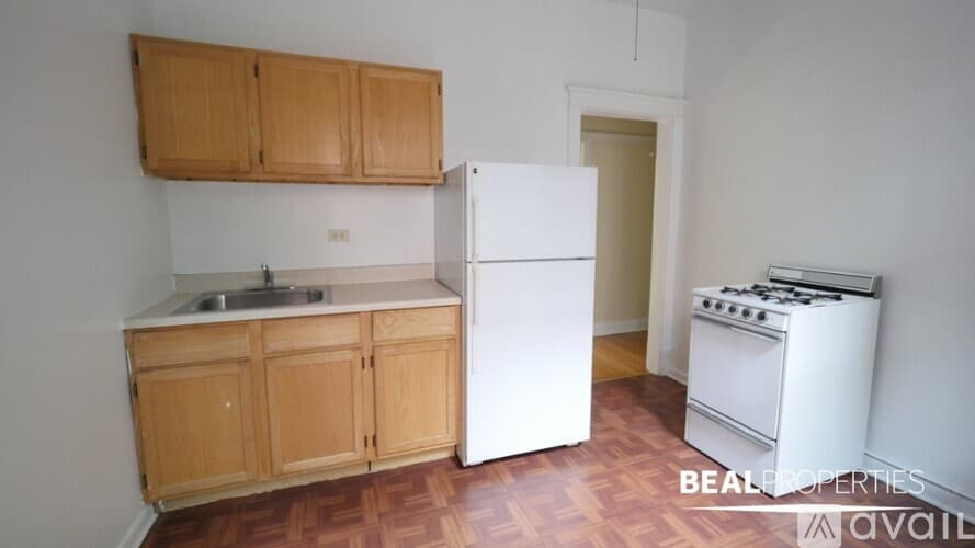 Chicago Apartment: 723 W Barry Ave