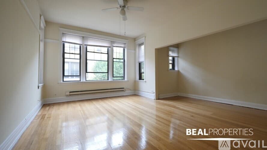 Chicago Apartment: 723 W Barry Ave