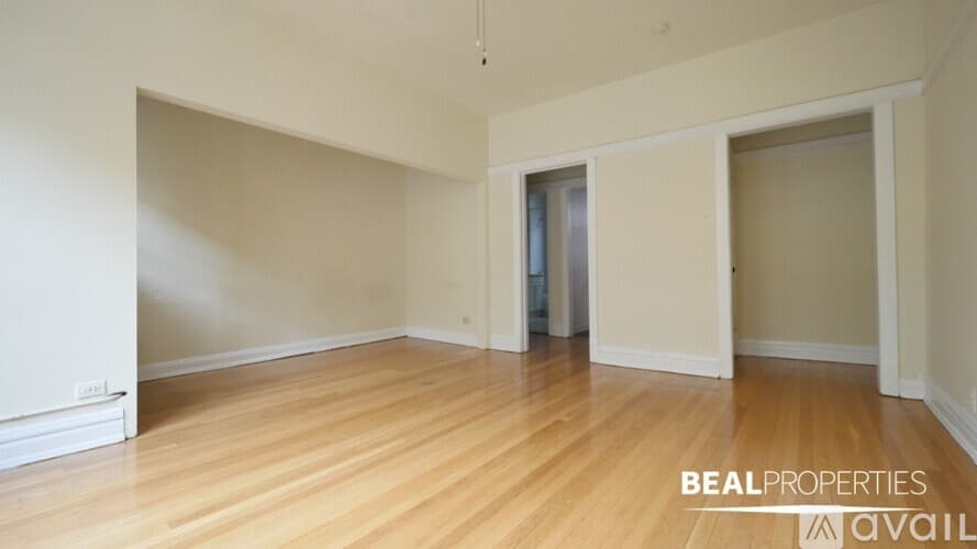 Chicago Apartment: 723 W Barry Ave