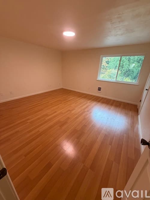 Bremerton Townhome: 5803 Kitsap Way