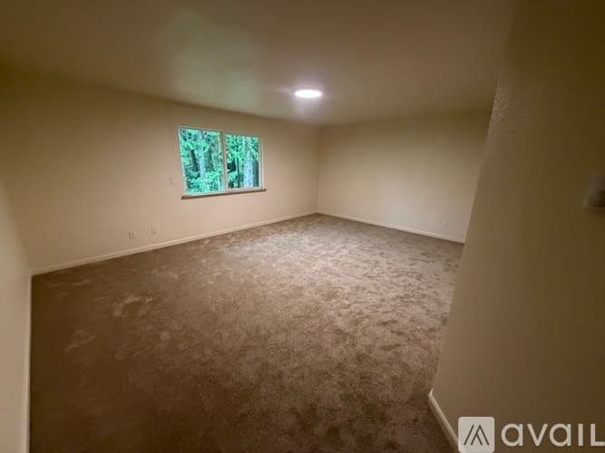Bremerton Townhome: 5803 Kitsap Way