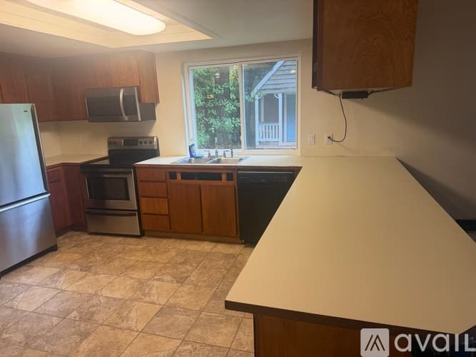 Bremerton Townhome: 5803 Kitsap Way