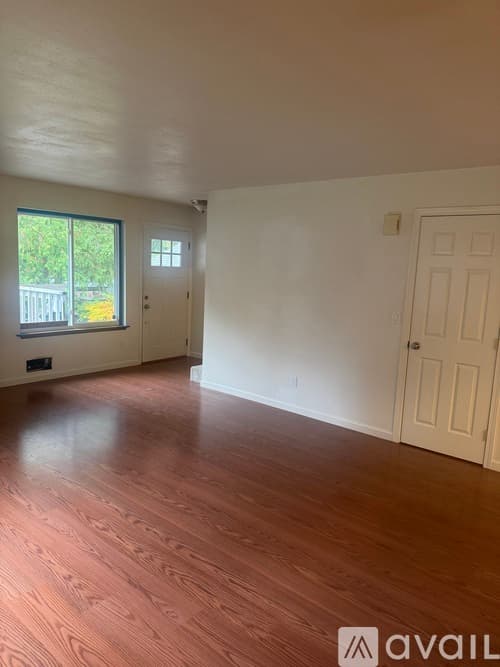 Bremerton Townhome: 5803 Kitsap Way