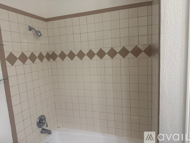 Bremerton Townhome: 5803 Kitsap Way