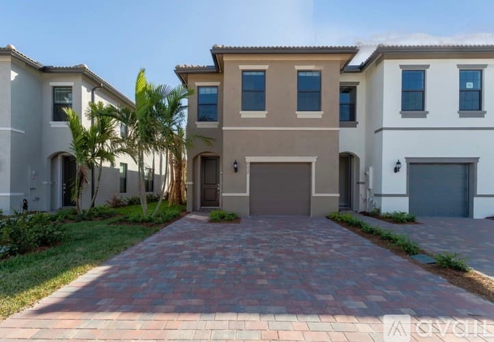 Wellington Townhome: Escue St