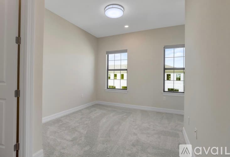 Wellington Townhome: Escue St