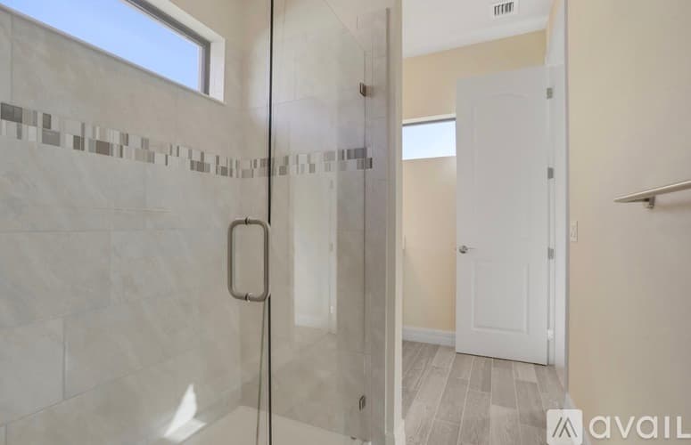 Wellington Townhome: Escue St