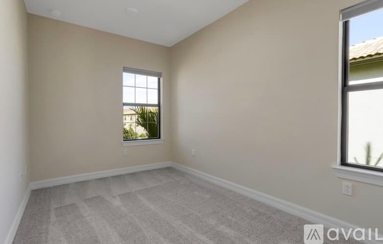 Wellington Townhome: Escue St