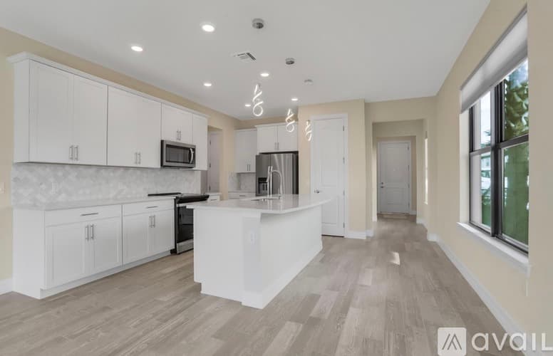 Wellington Townhome: Escue St