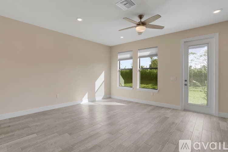 Wellington Townhome: Escue St