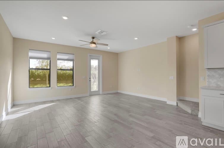 Wellington Townhome: Escue St