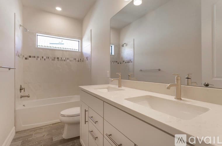 Wellington Townhome: Escue St