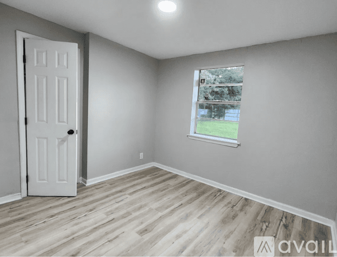 Jacksonville House: 1744 E 21st St