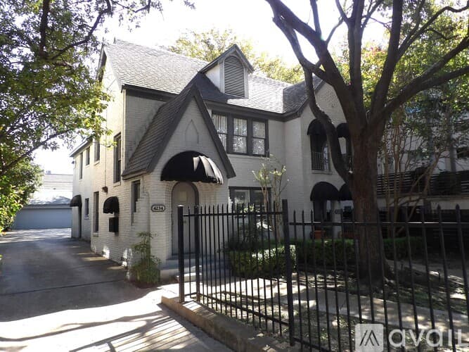 Dallas House: 4234 Travis St