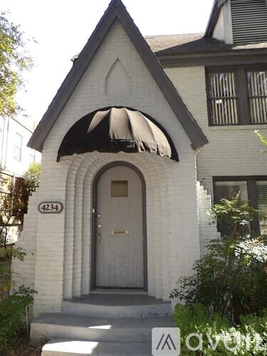 Dallas House: 4234 Travis St