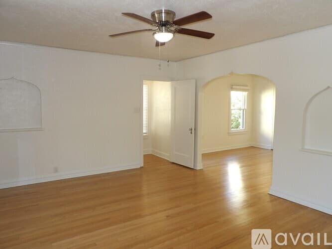 Dallas House: 4234 Travis St