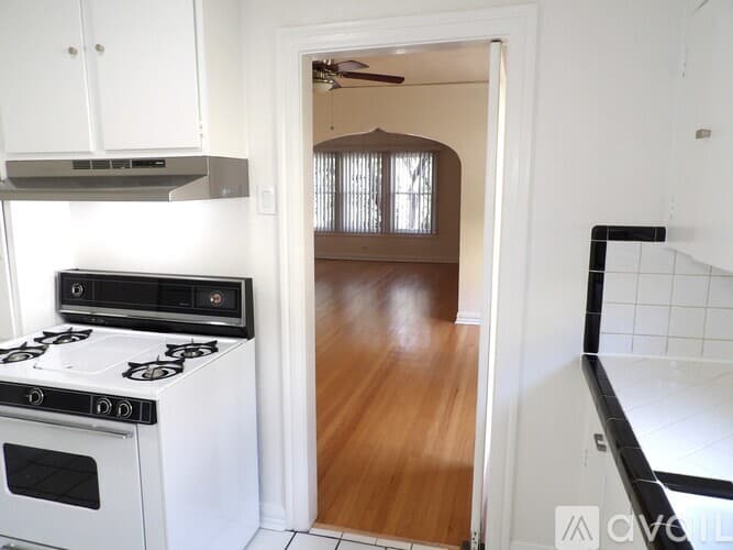 Dallas House: 4234 Travis St