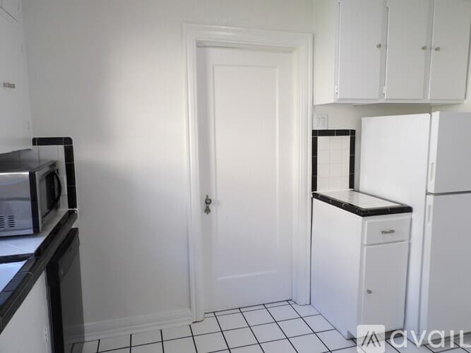 Dallas House: 4234 Travis St