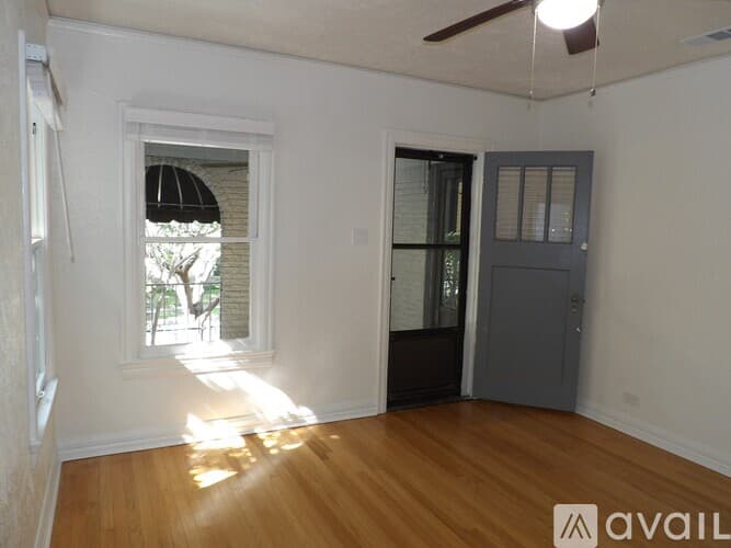 Dallas House: 4234 Travis St