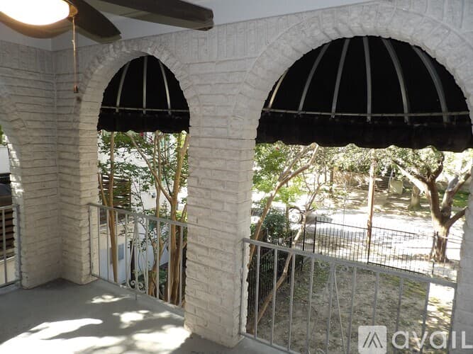 Dallas House: 4234 Travis St