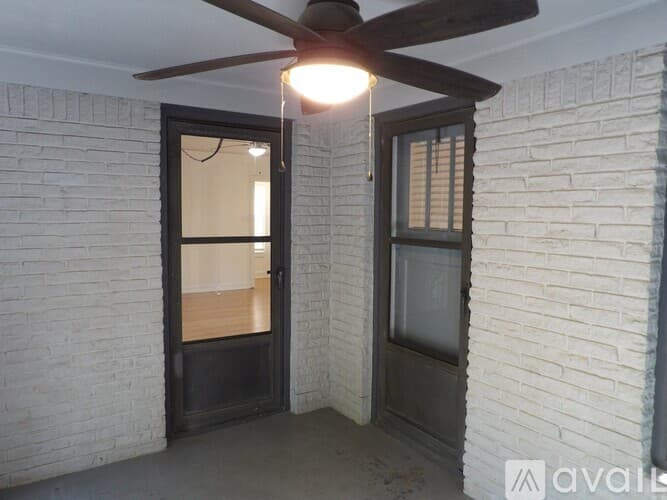 Dallas House: 4234 Travis St