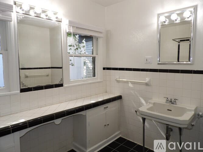 Dallas House: 4234 Travis St