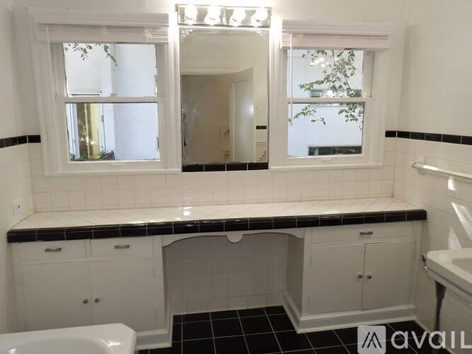 Dallas House: 4234 Travis St