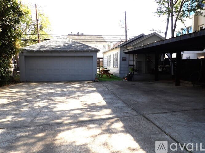 Dallas House: 4234 Travis St