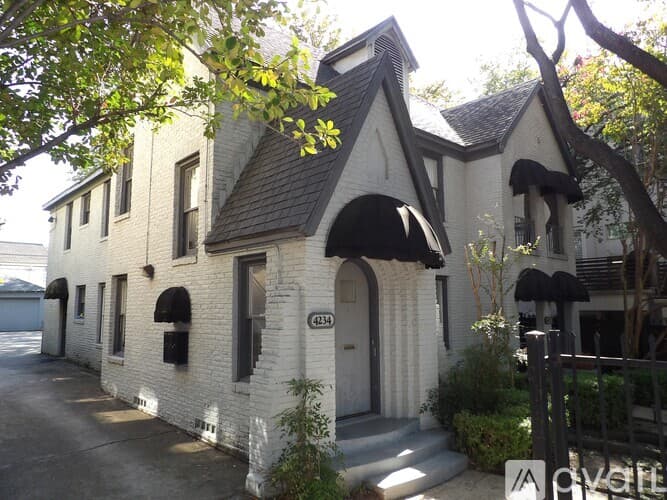 Dallas House: 4234 Travis St